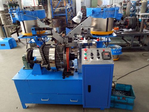 son şirket davası hakkında Alman Otomotiv Tedarikçisi, Gelişmiş Perçin Makinesiyle Üretimi Yükseltiyor