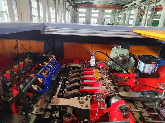 DURA Markası Kör Rivet Soğuk Başlıklı Makine Yüksek hassasiyetli 380V Paslanmaz Çelik için Rivet Yapma Makine 5 ölçekli 5 darbe türü